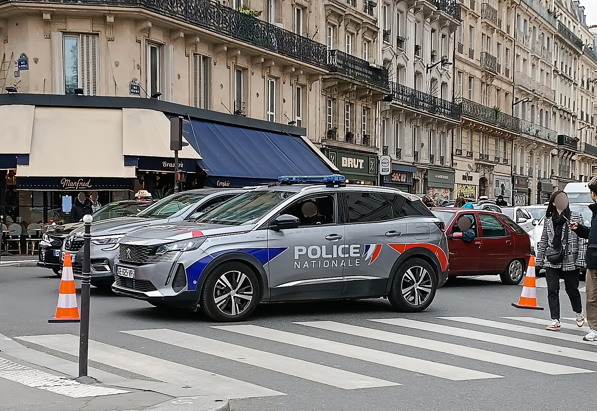 Peugeot 3008, police nationale - Manifestation mars 2023 (Paris).jpg