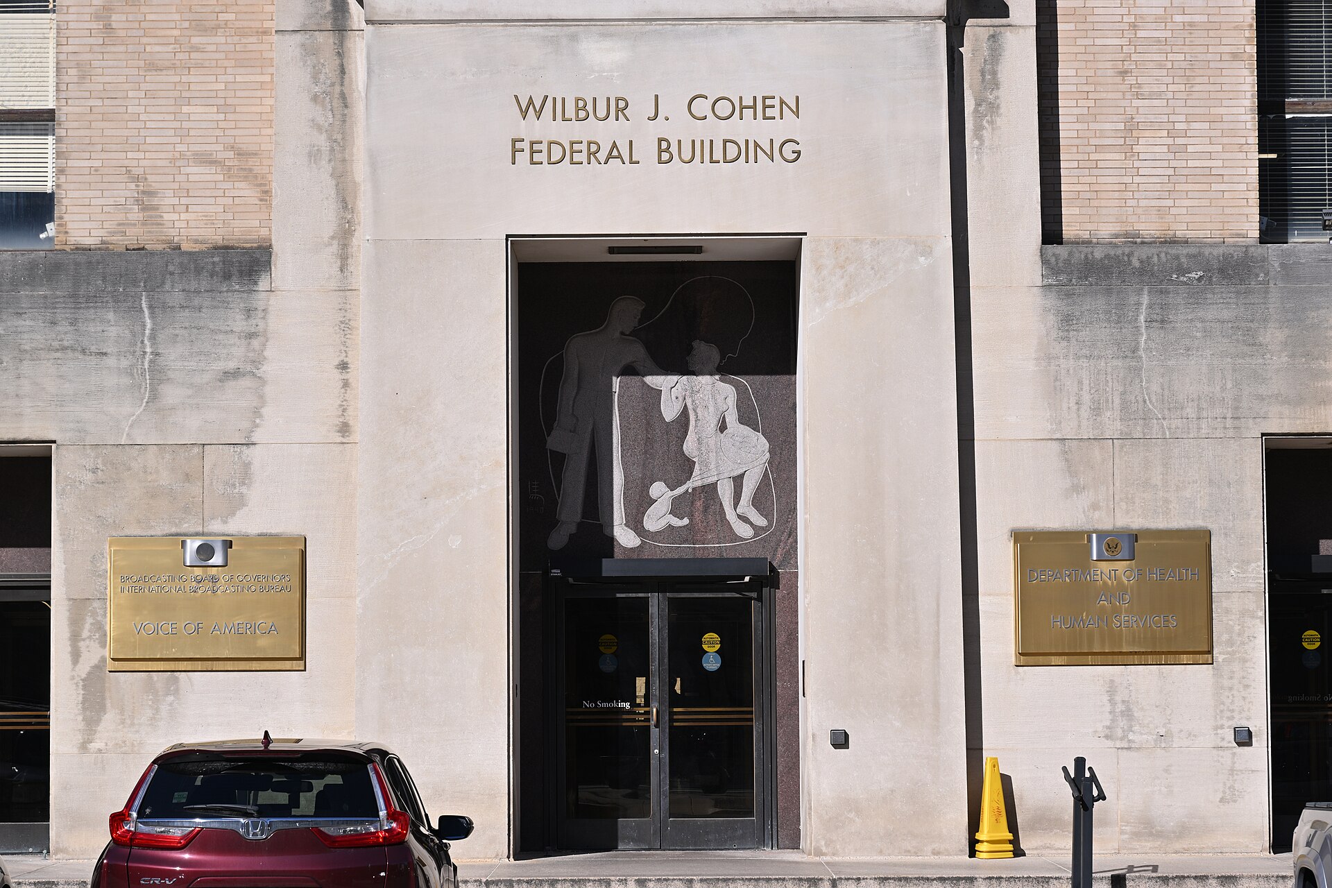 Entrance to Wilbur J Cohen building VOA Washington DC 2025-02-07 14-05-40.jpg