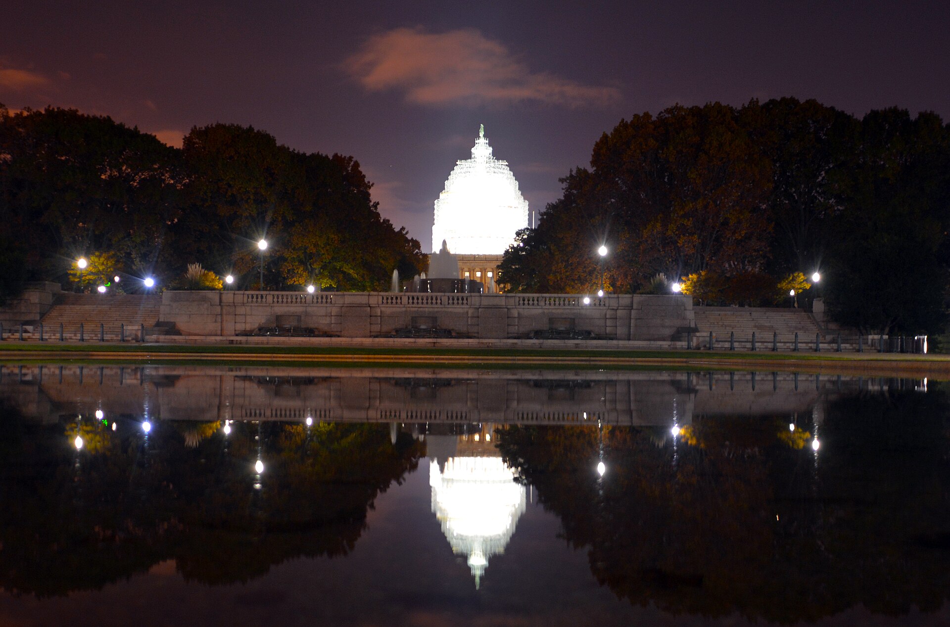 United States Capitol reflection November 2014 photo Don Ramey Logan.jpg